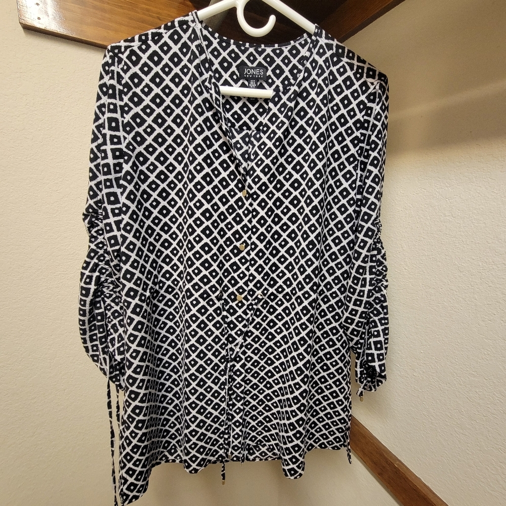 Jones medium houndstooth blouse